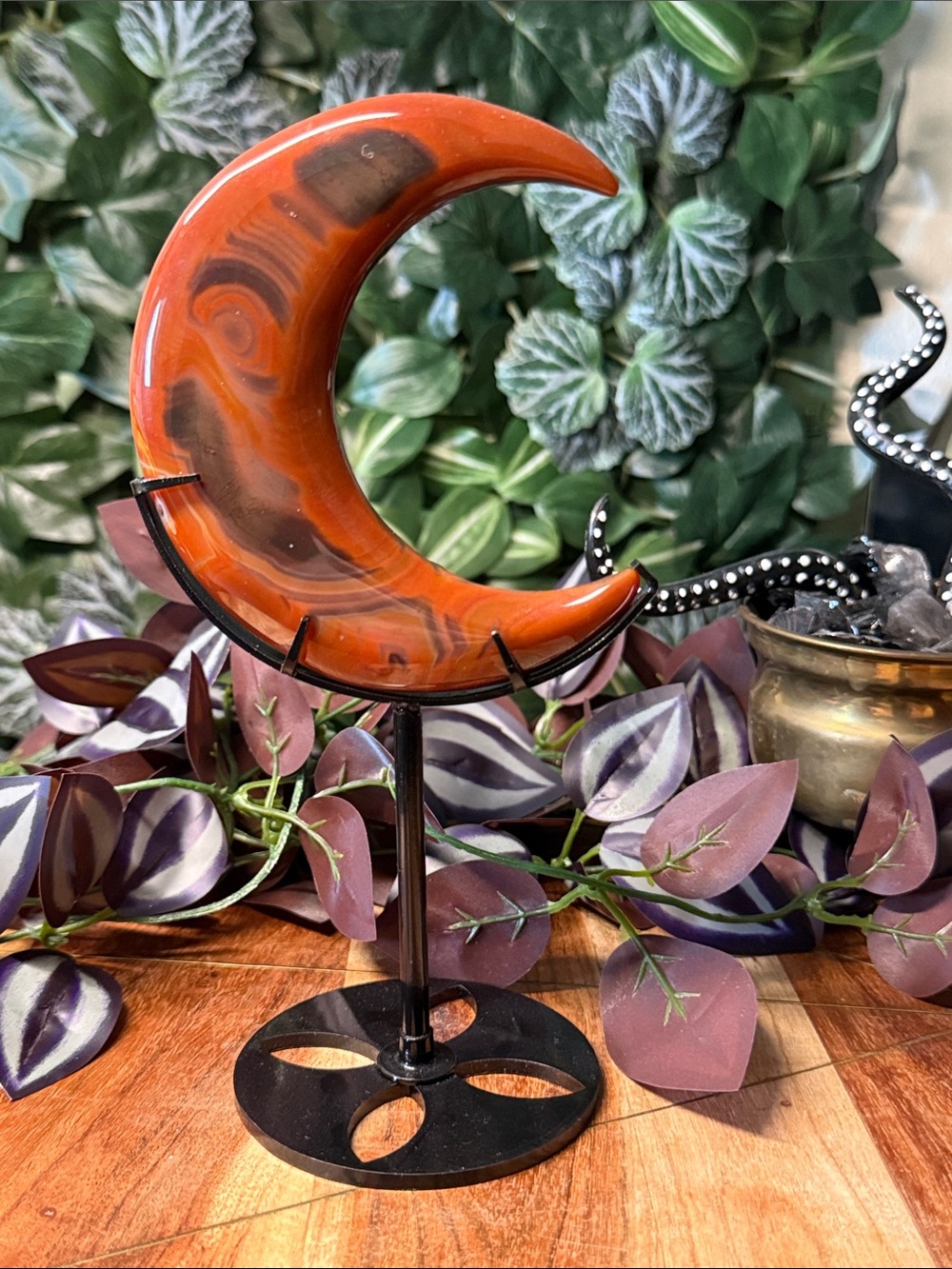 Sardonyx crescent moon on stand